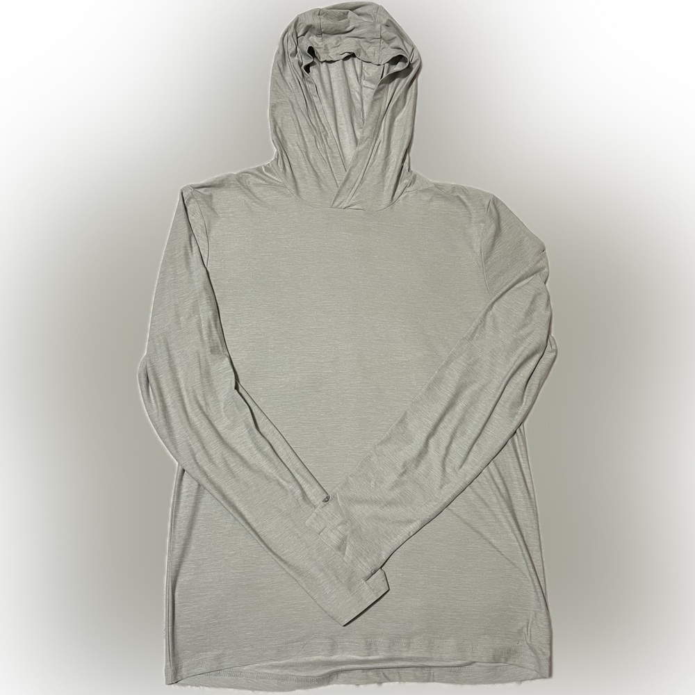 Hiided gray T-shirt.